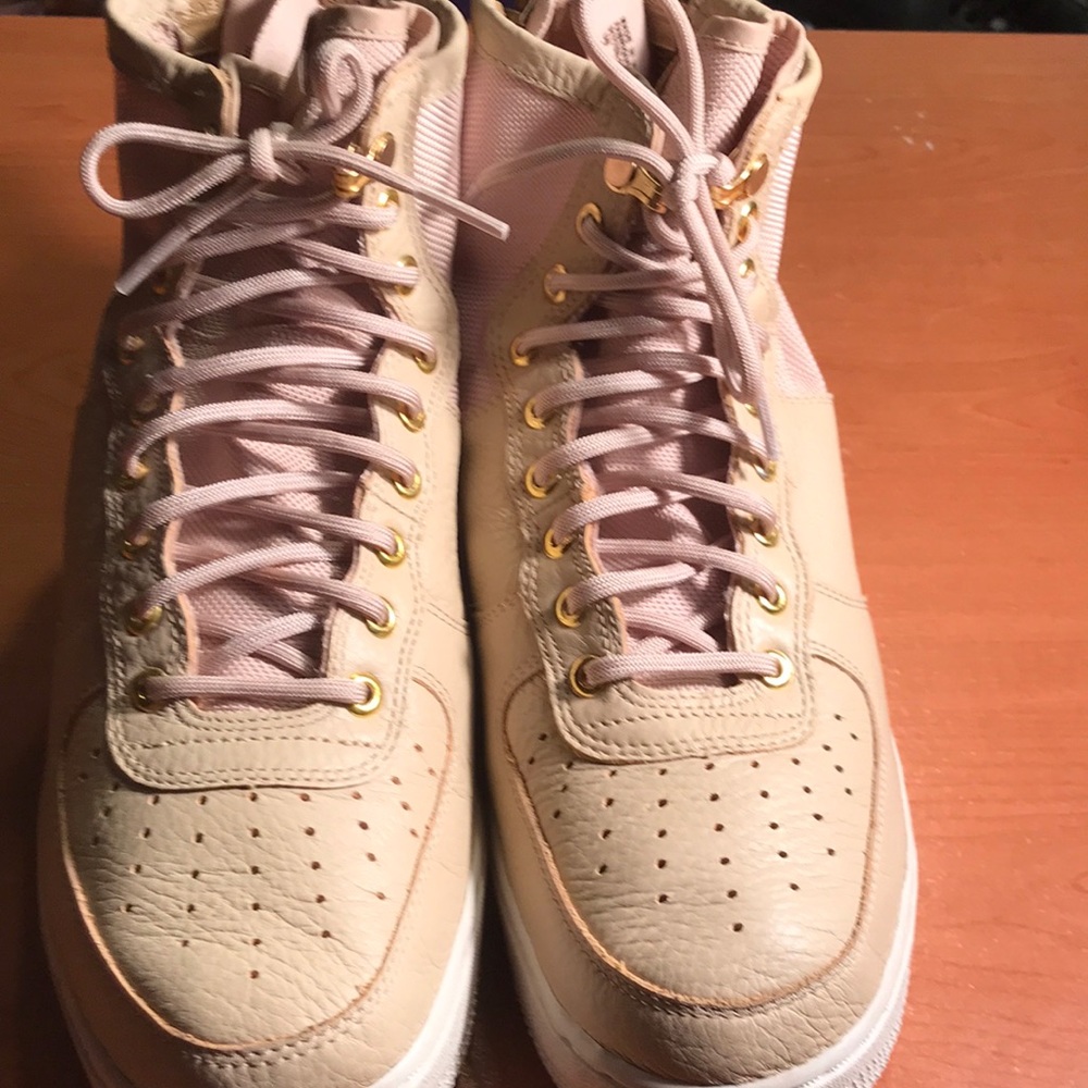 Men’s size 8 leather Nike urban utility footwear